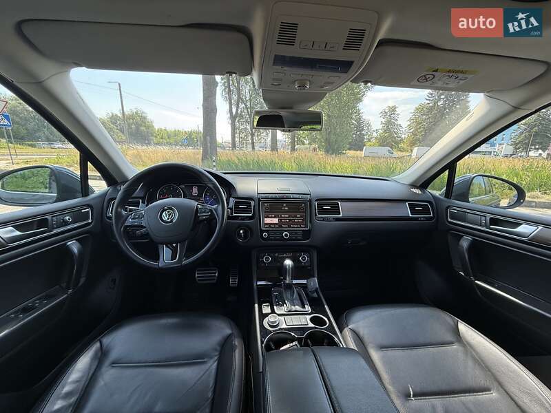 Внедорожник / Кроссовер Volkswagen Touareg 2015 в Львове