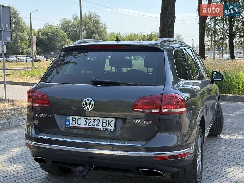 Внедорожник / Кроссовер Volkswagen Touareg 2015 в Львове