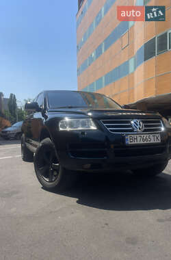 Позашляховик / Кросовер Volkswagen Touareg 2004 в 