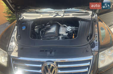 Позашляховик / Кросовер Volkswagen Touareg 2004 в 