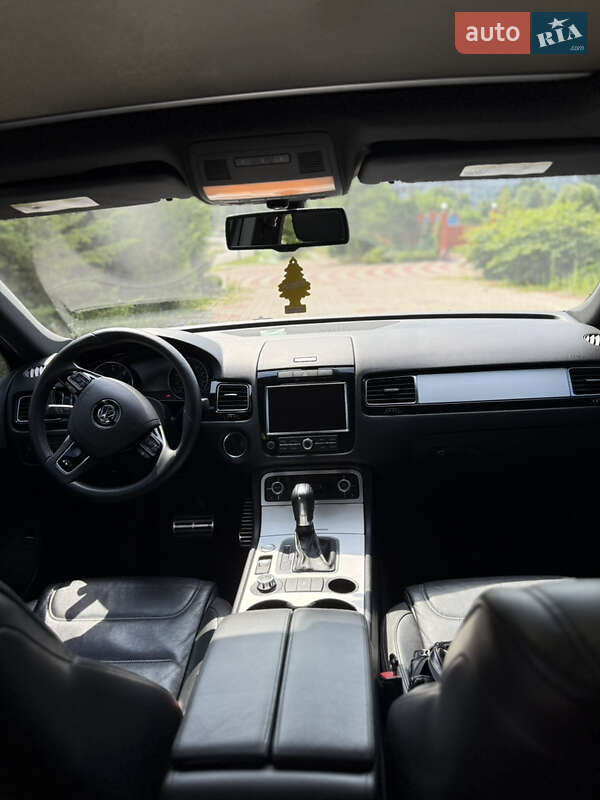 Внедорожник / Кроссовер Volkswagen Touareg 2013 в Запорожье