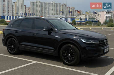 Внедорожник / Кроссовер Volkswagen Touareg 2019 в Киеве