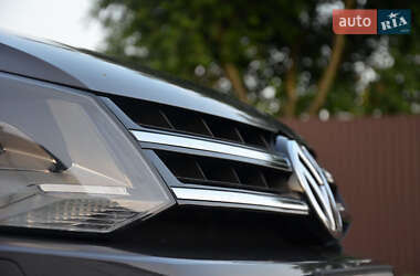 Внедорожник / Кроссовер Volkswagen Touareg 2012 в 