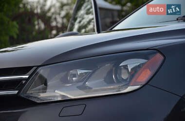 Внедорожник / Кроссовер Volkswagen Touareg 2012 в 
