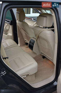 Внедорожник / Кроссовер Volkswagen Touareg 2012 в 