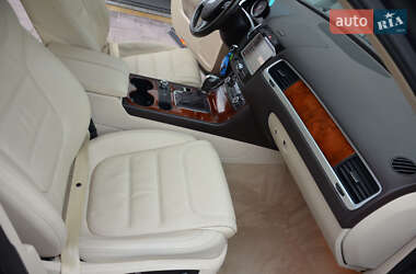 Внедорожник / Кроссовер Volkswagen Touareg 2012 в 
