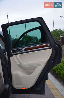 Внедорожник / Кроссовер Volkswagen Touareg 2012 в 
