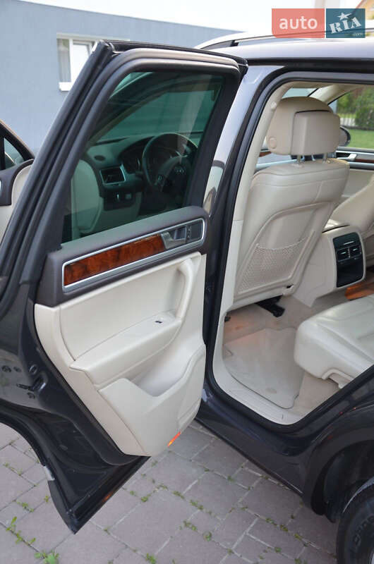 Позашляховик / Кросовер Volkswagen Touareg 2012 в Богородчанах