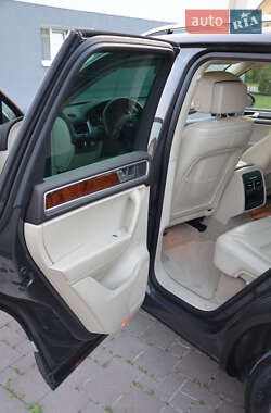 Внедорожник / Кроссовер Volkswagen Touareg 2012 в 