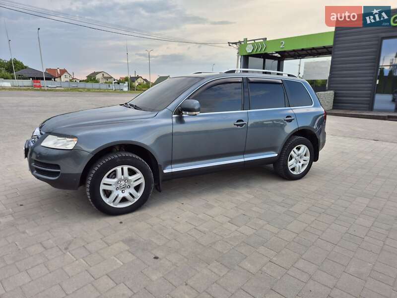Внедорожник / Кроссовер Volkswagen Touareg 2005 в Каменец-Подольском