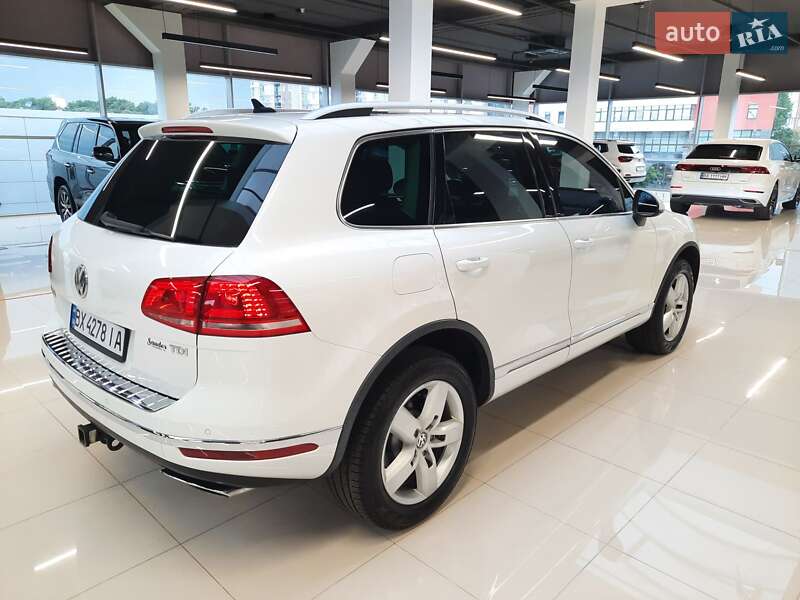 Внедорожник / Кроссовер Volkswagen Touareg 2014 в Хмельницком