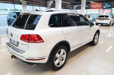 Внедорожник / Кроссовер Volkswagen Touareg 2014 в 