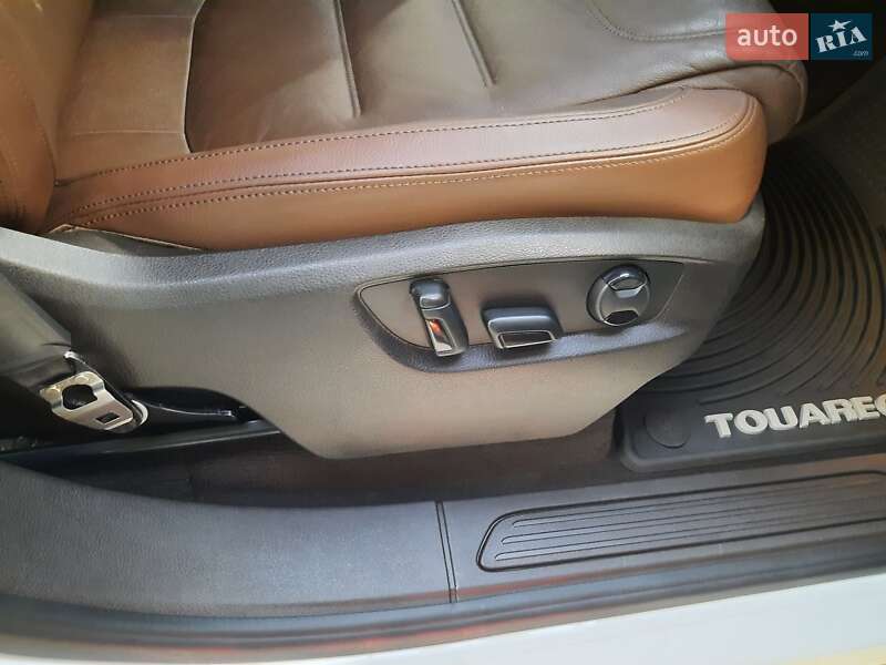 Внедорожник / Кроссовер Volkswagen Touareg 2014 в Хмельницком
