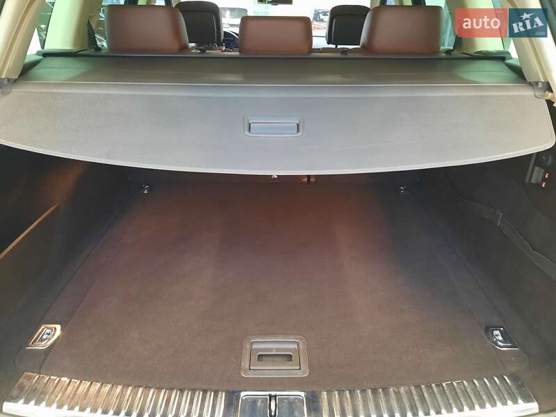 Внедорожник / Кроссовер Volkswagen Touareg 2014 в Хмельницком