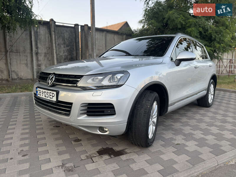 Внедорожник / Кроссовер Volkswagen Touareg 2012 в Киеве