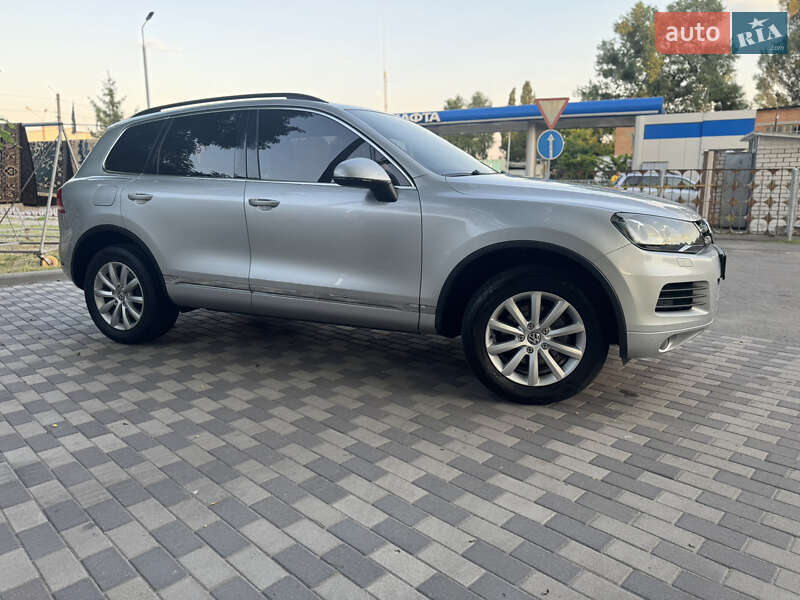 Внедорожник / Кроссовер Volkswagen Touareg 2012 в Киеве