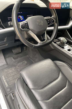 Позашляховик / Кросовер Volkswagen Touareg 2020 в 