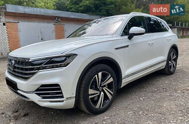 Внедорожник / Кроссовер Volkswagen Touareg 2020 в Киеве