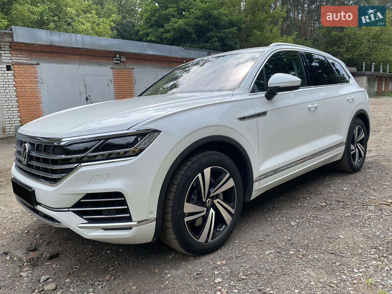 Внедорожник / Кроссовер Volkswagen Touareg 2020 в Киеве