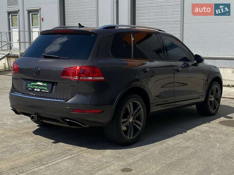 Внедорожник / Кроссовер Volkswagen Touareg 2012 в Киеве