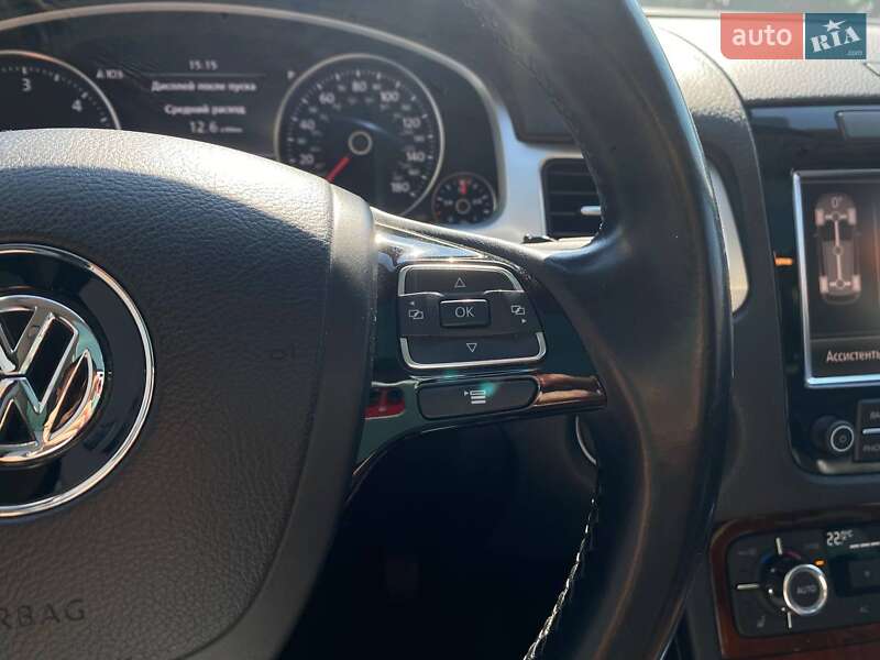 Внедорожник / Кроссовер Volkswagen Touareg 2012 в Киеве