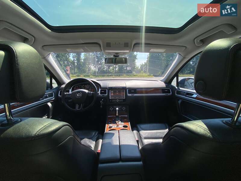 Внедорожник / Кроссовер Volkswagen Touareg 2012 в Киеве