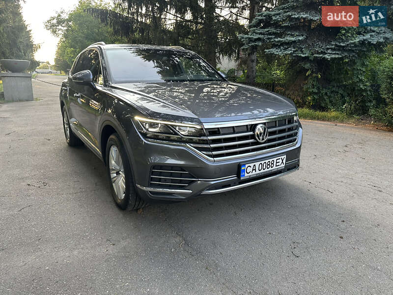 Позашляховик / Кросовер Volkswagen Touareg 2019 в Умані