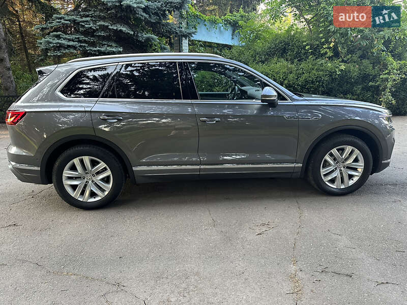 Позашляховик / Кросовер Volkswagen Touareg 2019 в Умані