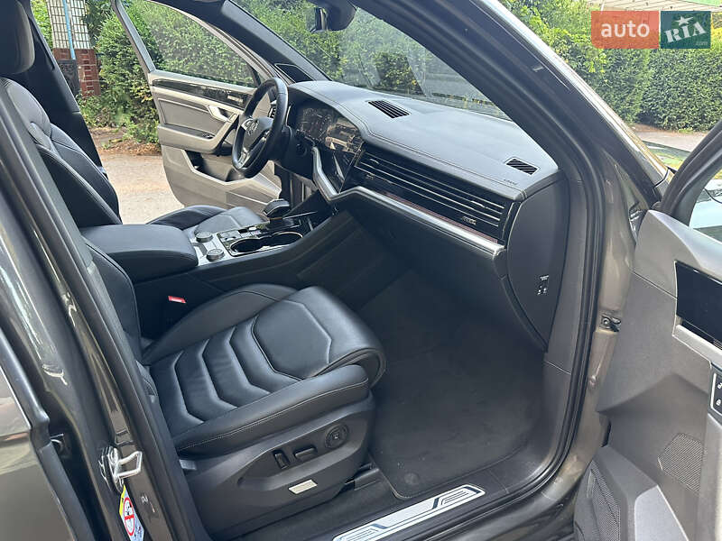 Позашляховик / Кросовер Volkswagen Touareg 2019 в Умані