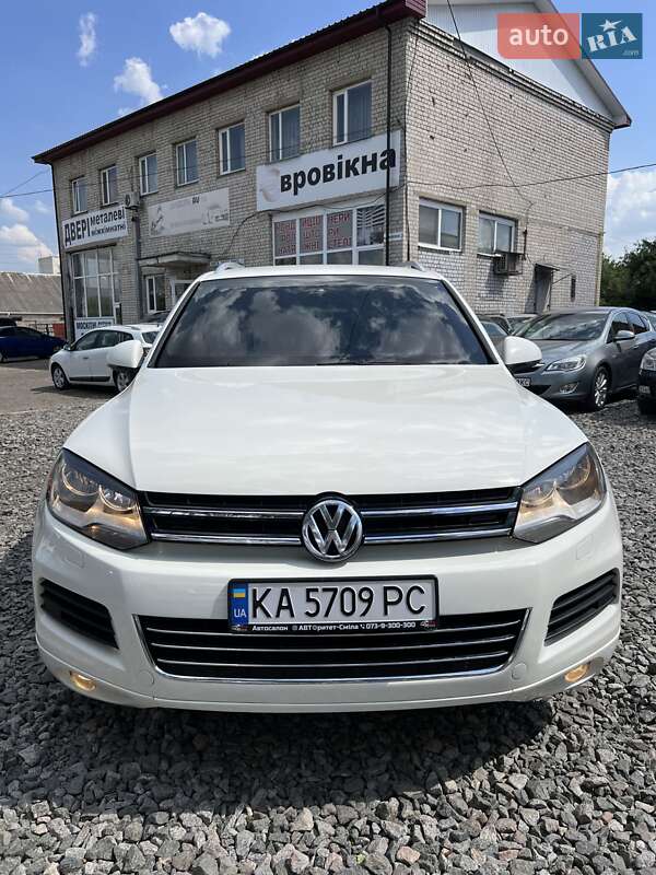 Внедорожник / Кроссовер Volkswagen Touareg 2011 в Смеле