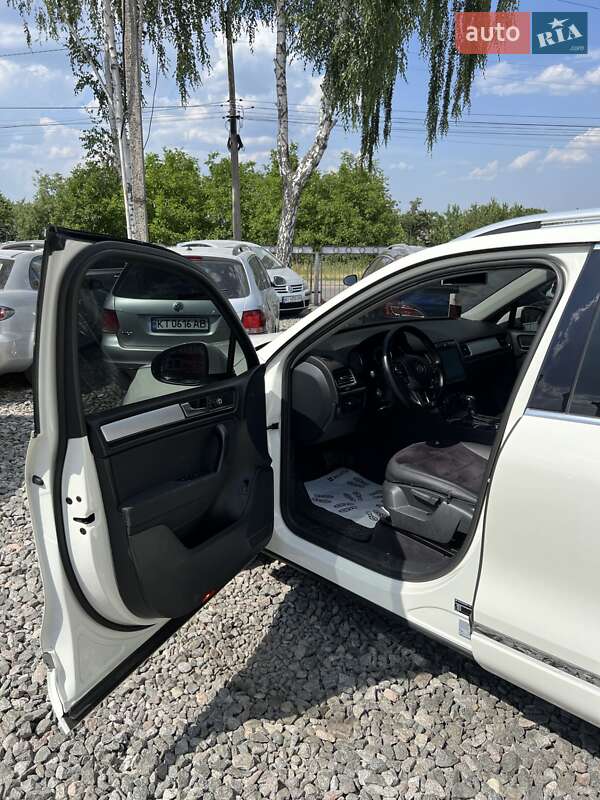Внедорожник / Кроссовер Volkswagen Touareg 2011 в Смеле