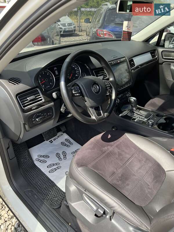 Внедорожник / Кроссовер Volkswagen Touareg 2011 в Смеле