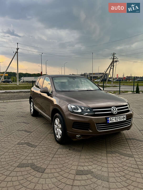 Внедорожник / Кроссовер Volkswagen Touareg 2011 в Луцке