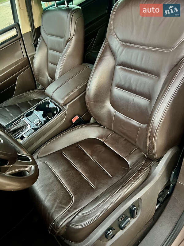 Внедорожник / Кроссовер Volkswagen Touareg 2011 в Луцке