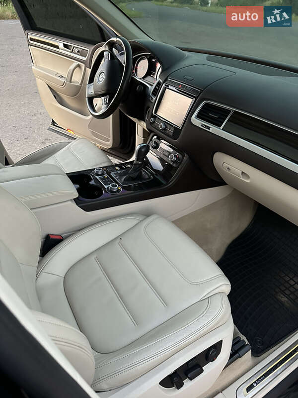 Внедорожник / Кроссовер Volkswagen Touareg 2014 в Балте