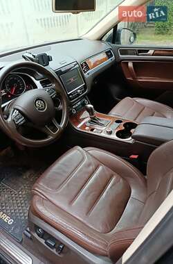 Внедорожник / Кроссовер Volkswagen Touareg 2012 в 