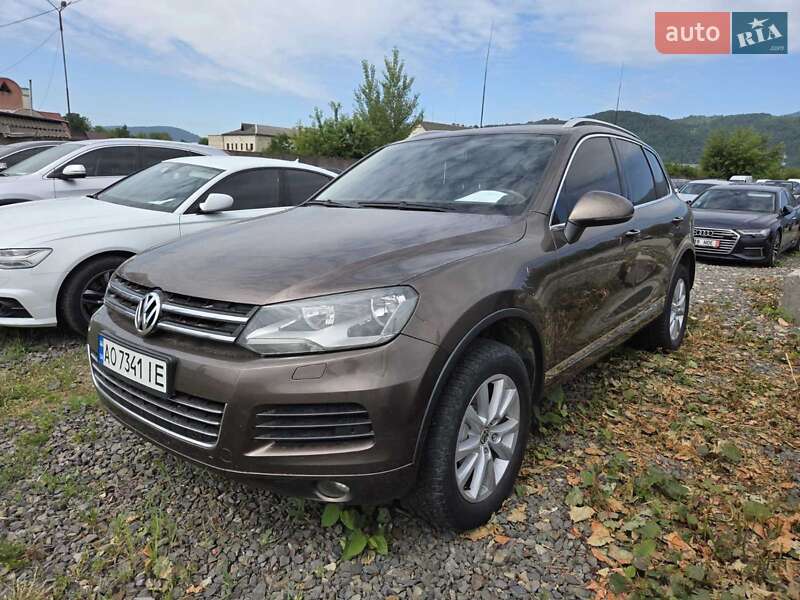 Внедорожник / Кроссовер Volkswagen Touareg 2010 в Хусте