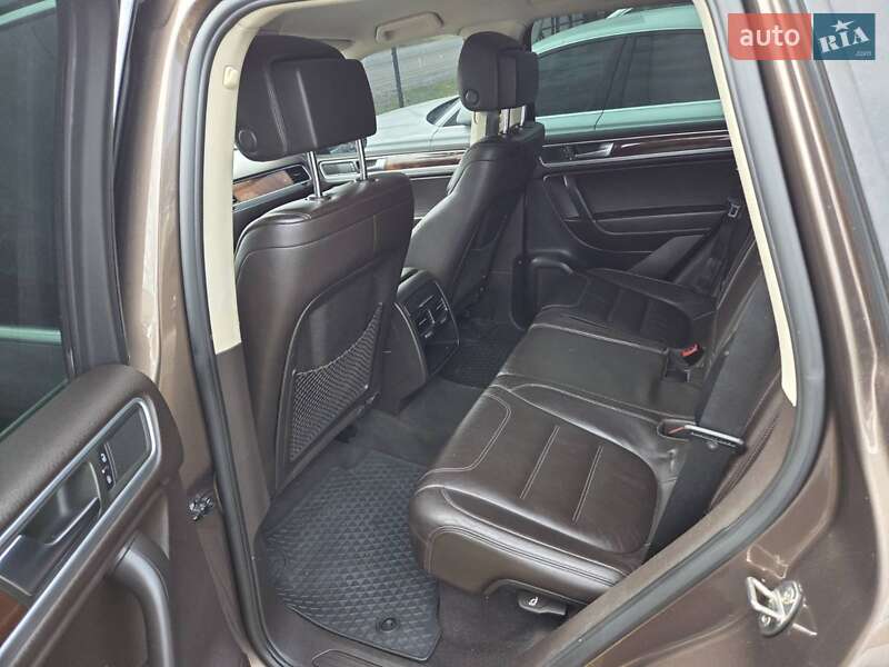 Внедорожник / Кроссовер Volkswagen Touareg 2010 в Хусте