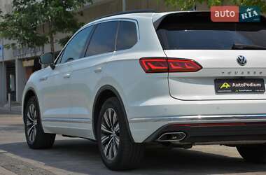 Внедорожник / Кроссовер Volkswagen Touareg 2019 в 