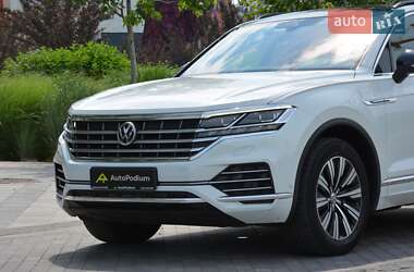 Внедорожник / Кроссовер Volkswagen Touareg 2019 в 