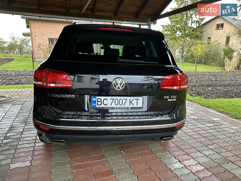 Внедорожник / Кроссовер Volkswagen Touareg 2015 в Львове