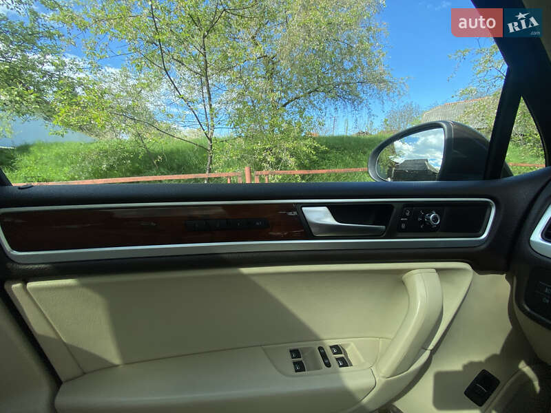 Внедорожник / Кроссовер Volkswagen Touareg 2012 в Коломые