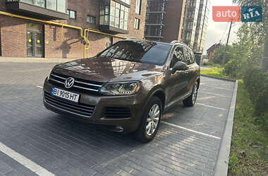 Позашляховик / Кросовер Volkswagen Touareg 2011 в Полтаві