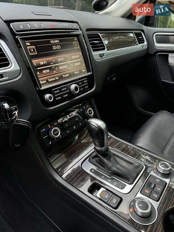 Внедорожник / Кроссовер Volkswagen Touareg 2014 в Бережанах