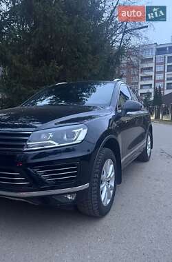 Внедорожник / Кроссовер Volkswagen Touareg 2016 в 