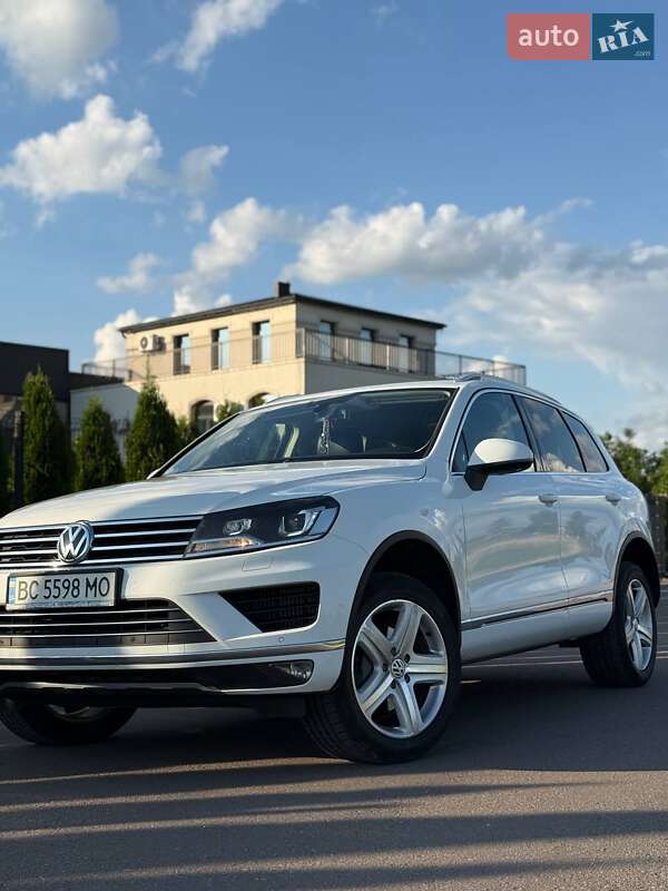 Внедорожник / Кроссовер Volkswagen Touareg 2014 в Буске