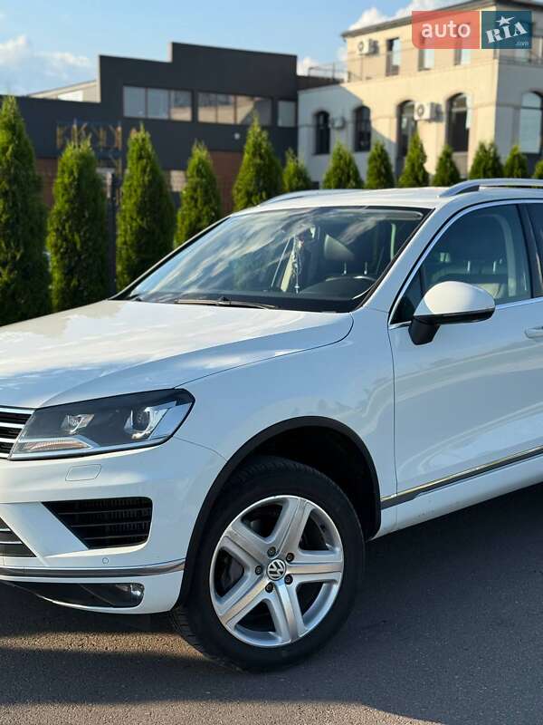 Внедорожник / Кроссовер Volkswagen Touareg 2014 в Буске