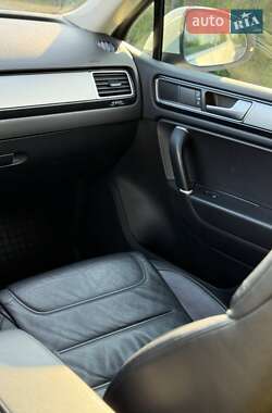 Внедорожник / Кроссовер Volkswagen Touareg 2014 в 