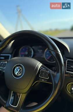 Внедорожник / Кроссовер Volkswagen Touareg 2014 в 