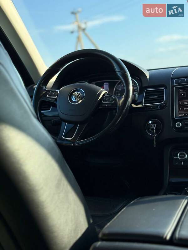 Внедорожник / Кроссовер Volkswagen Touareg 2014 в Буске